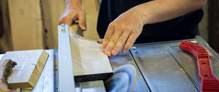 صناعة ومعالجة الأخشاب