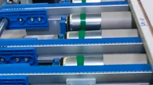 حزام مسطح مرن لنقل الألواح الخشبية